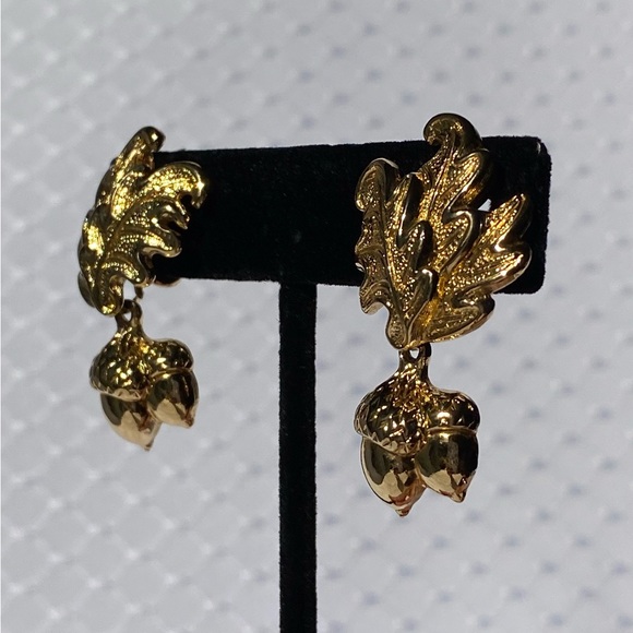 Vintage Avon Acorn Drop Gold Plated Clip-on Earrings - Picture 12 of 13